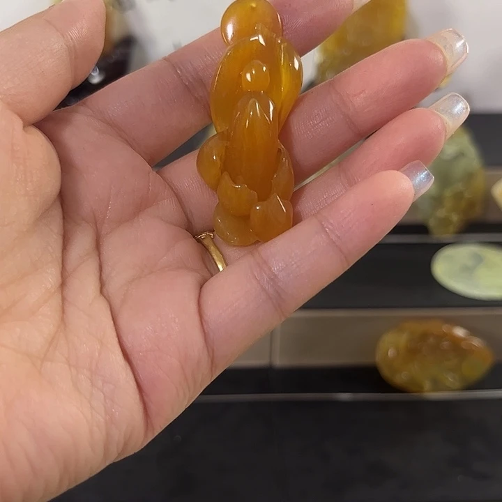 皇***宫蛇纹石玉未镶嵌吊坠(赠链)
