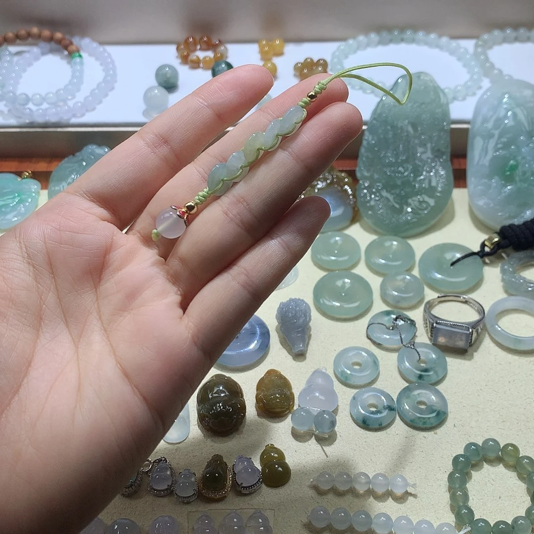 翡翠未镶嵌颈饰手机挂