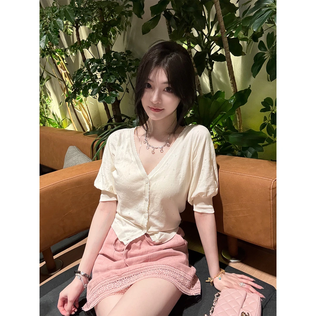 Jnnlh【柔柔小花】奶fufu！温柔风滤镜！镂空花纹小开衫