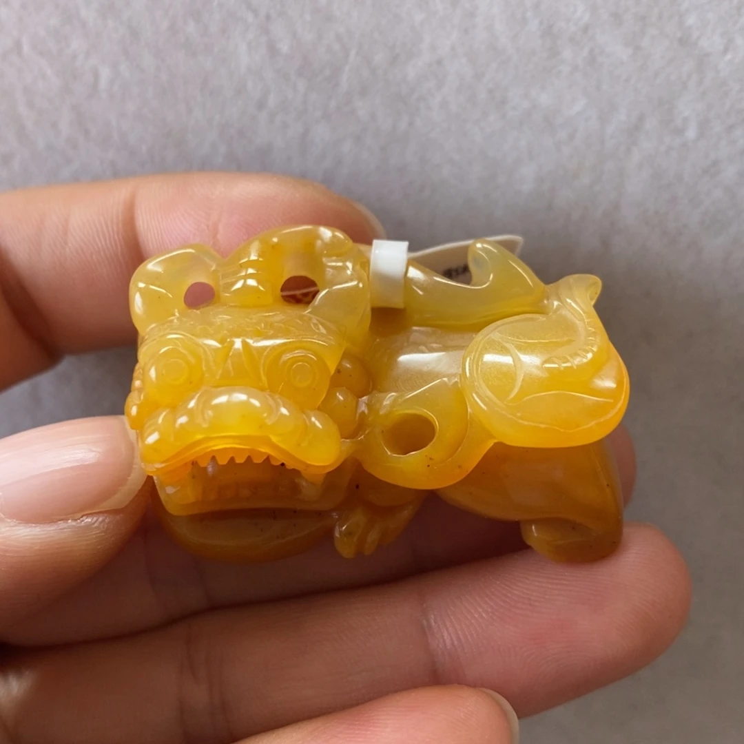 石英质玉（黄龙玉）未镶嵌颈饰