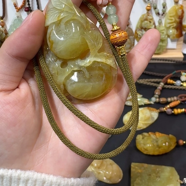 *****蛇纹石玉未镶嵌颈饰