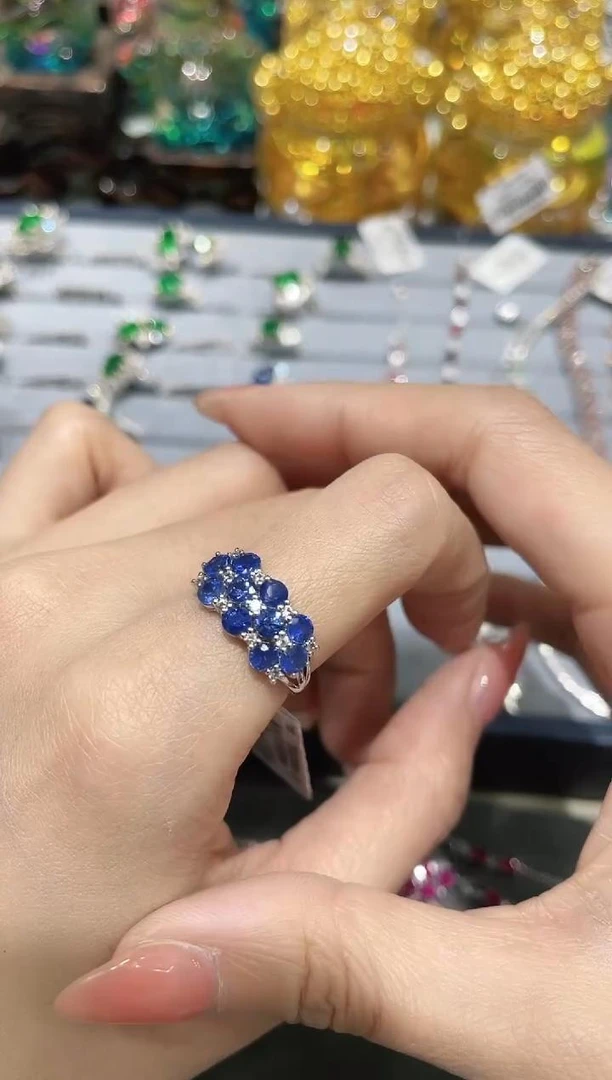 18K金镶嵌天然蓝宝石戒指排戒