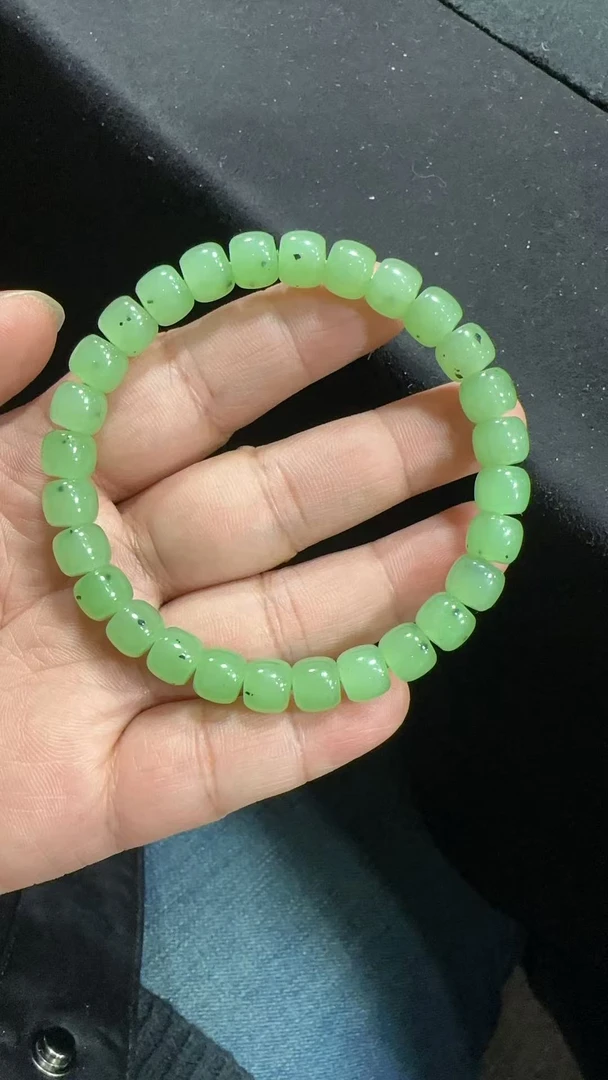 俄碧乌兰海猕猴桃直切手串  尺寸7*8mm
