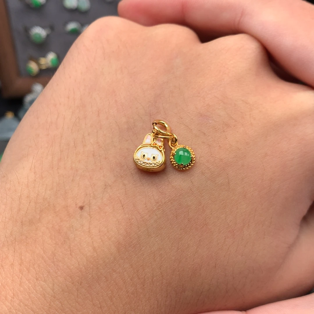 翡翠未镶嵌颈饰你是