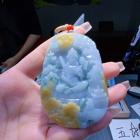 颈饰未镶嵌翡翠一个
