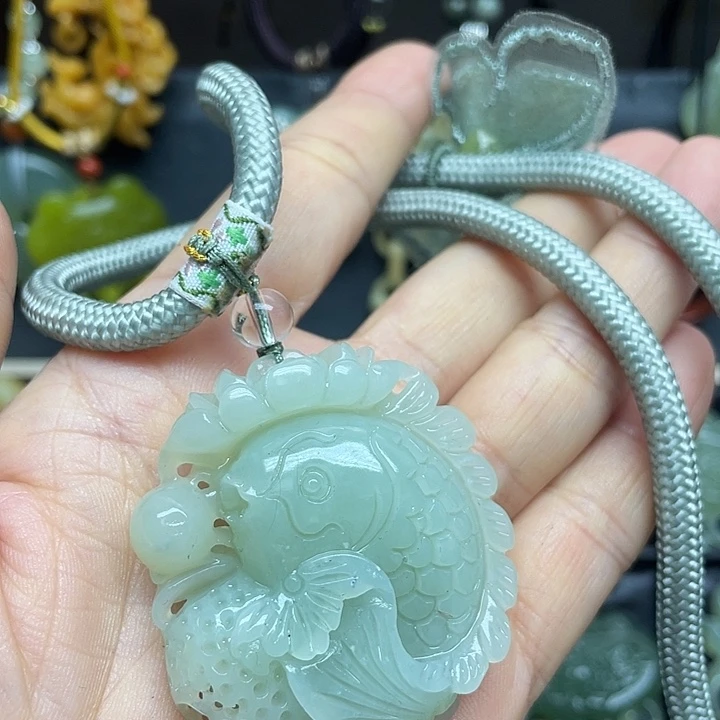 未镶嵌蛇纹石玉颈饰