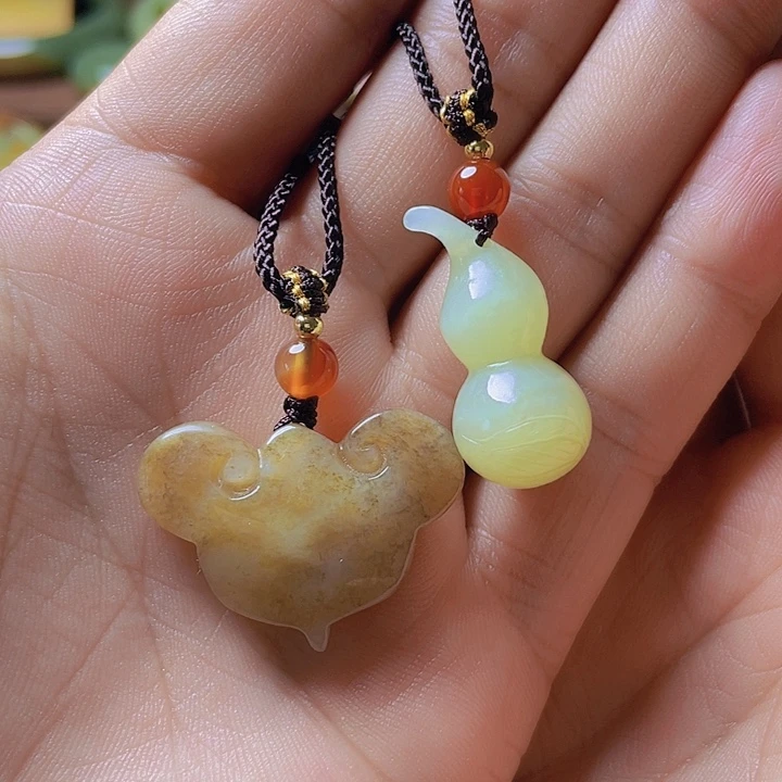 颈饰未镶嵌岫岩河磨玉（透闪石质玉）