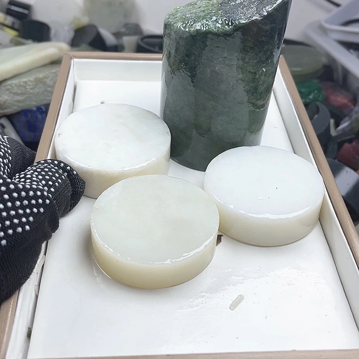 和田玉（糖玉）和田玉边角料9K金镶嵌浪**屋