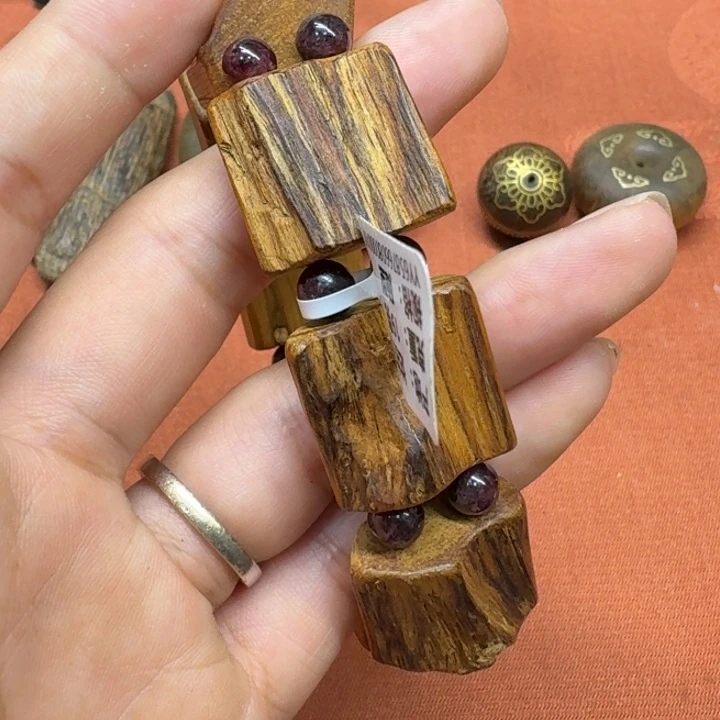 大叶紫檀（黑酸枝木类）