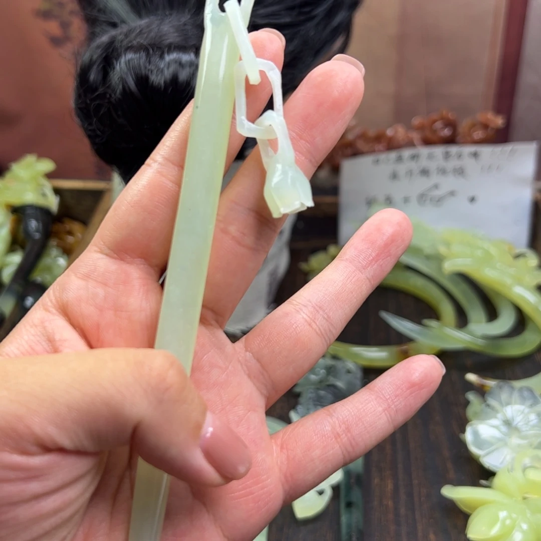 抓****蛇纹石玉未镶嵌发簪