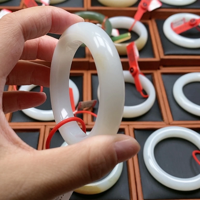 【闪购商品】未镶嵌手镯和田玉