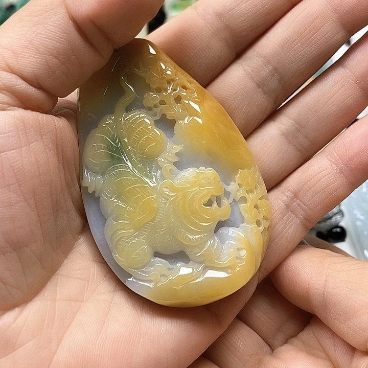 颈饰未镶嵌翡翠莫*生