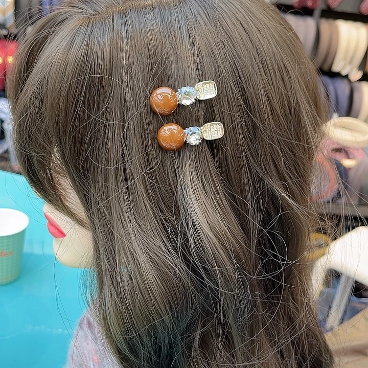 皮质铁合金焦糖色豆豆压夹