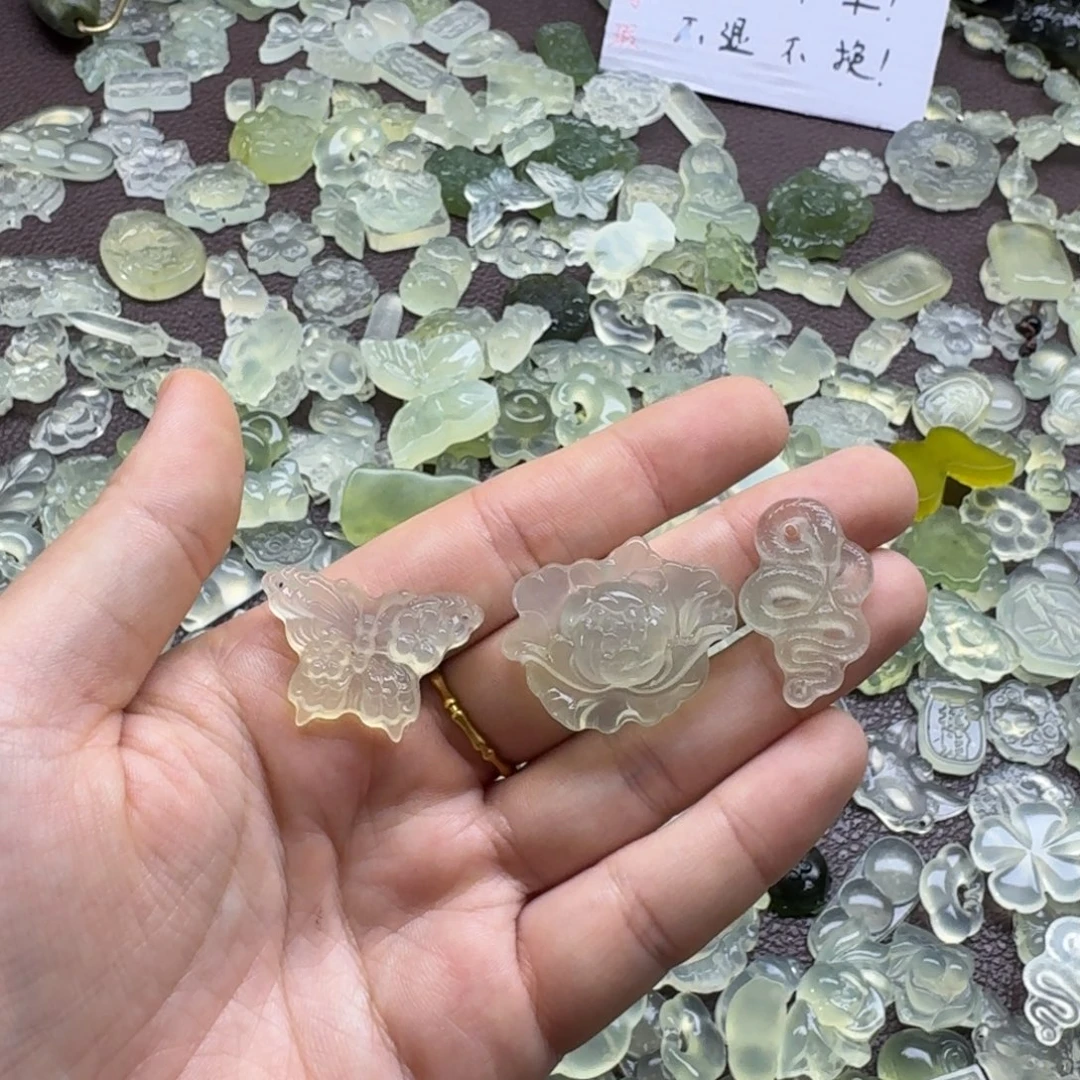 S***s蛇纹石玉合金颈饰
