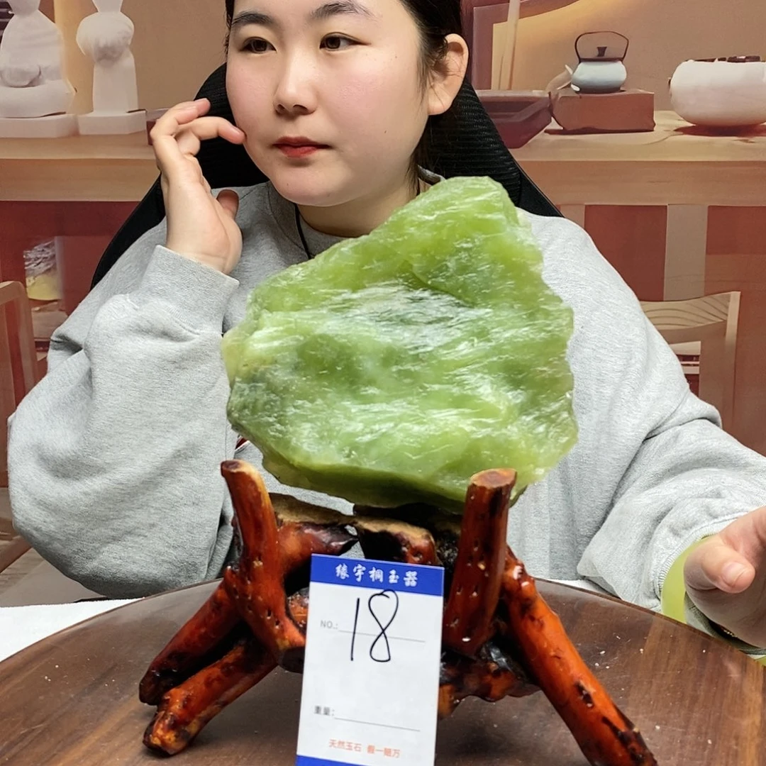 蛇纹石玉原石未镶嵌