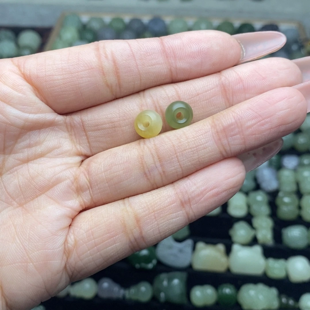 伊***呀和田玉未镶嵌颈饰