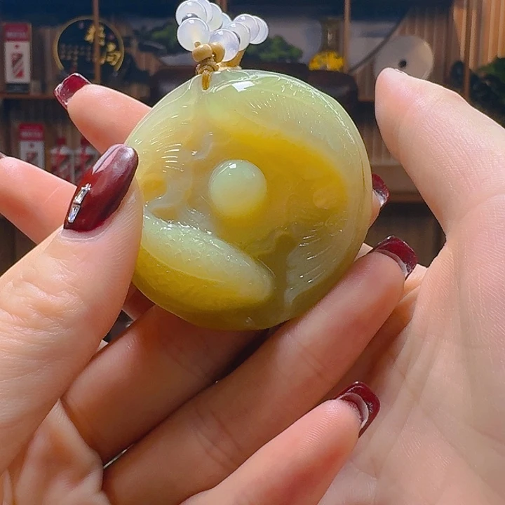 蛇纹石玉颈饰未镶嵌