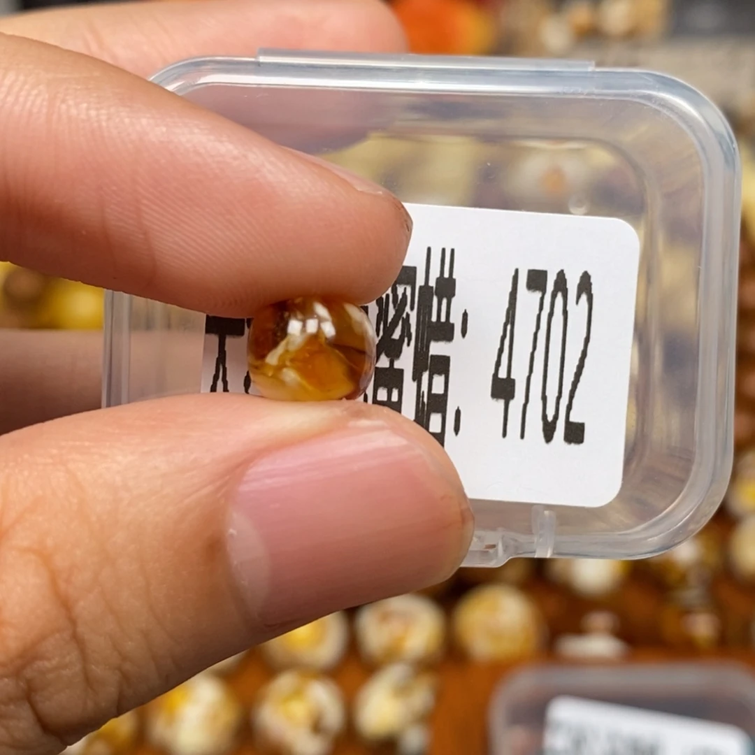 蜜蜡未镶嵌珠宝奇石4702