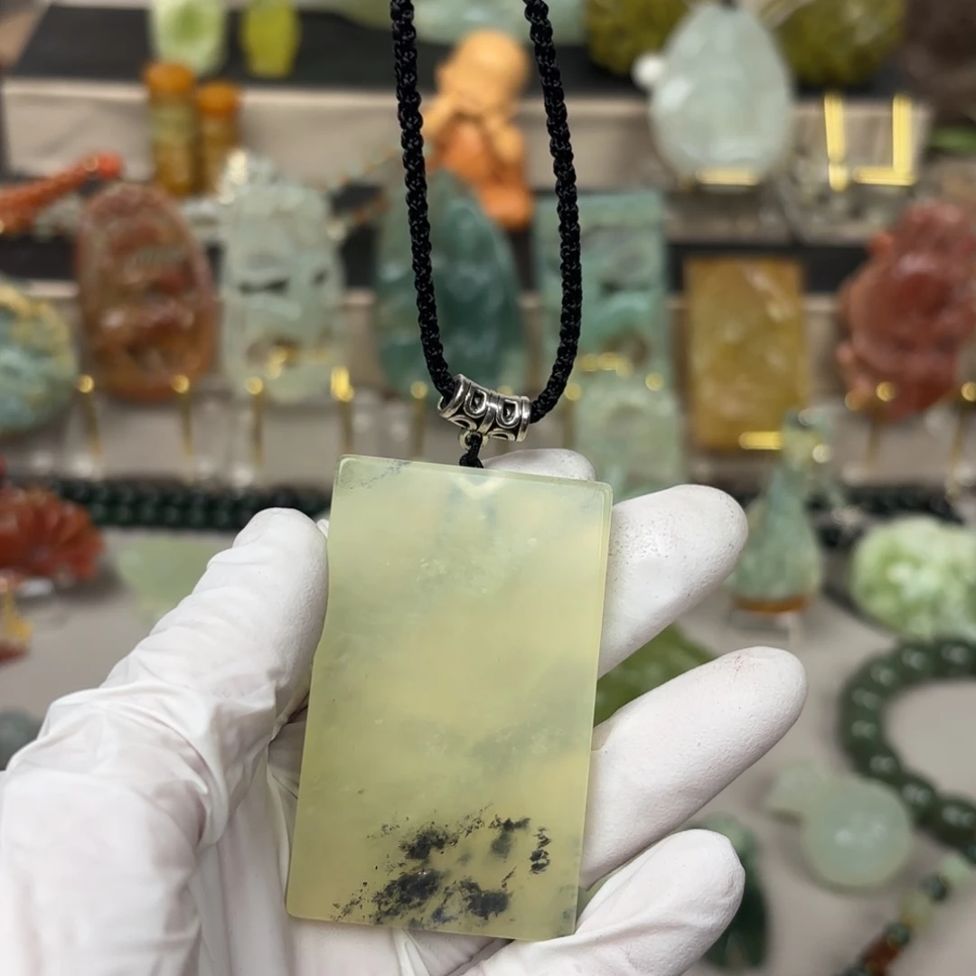 蛇纹石玉颈饰未镶嵌