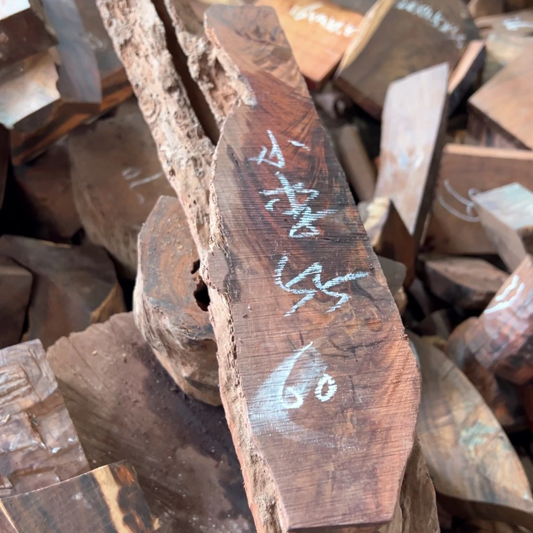 交趾黄檀（大红酸枝）小****?