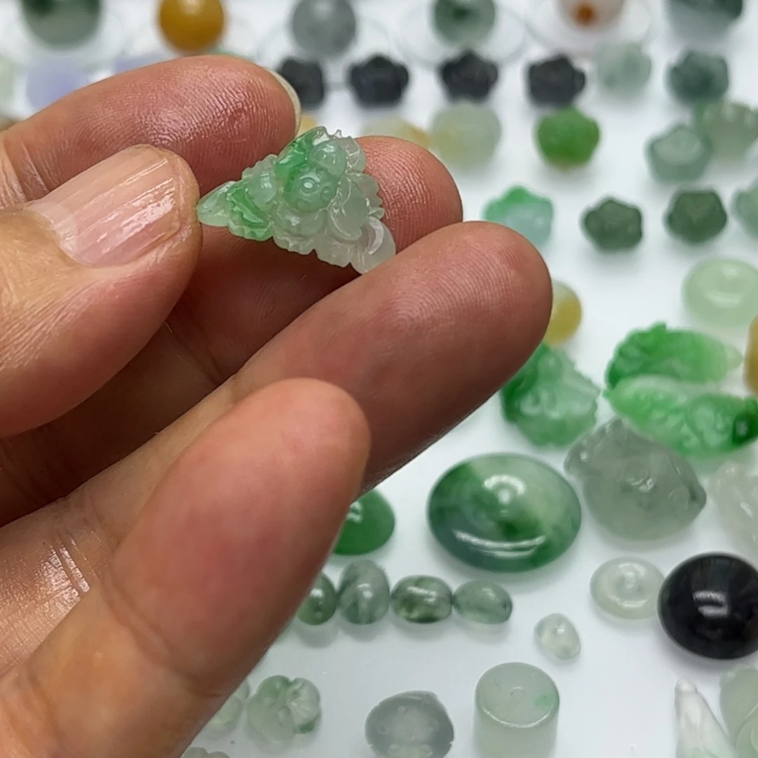 定制翡翠未镶嵌莲花