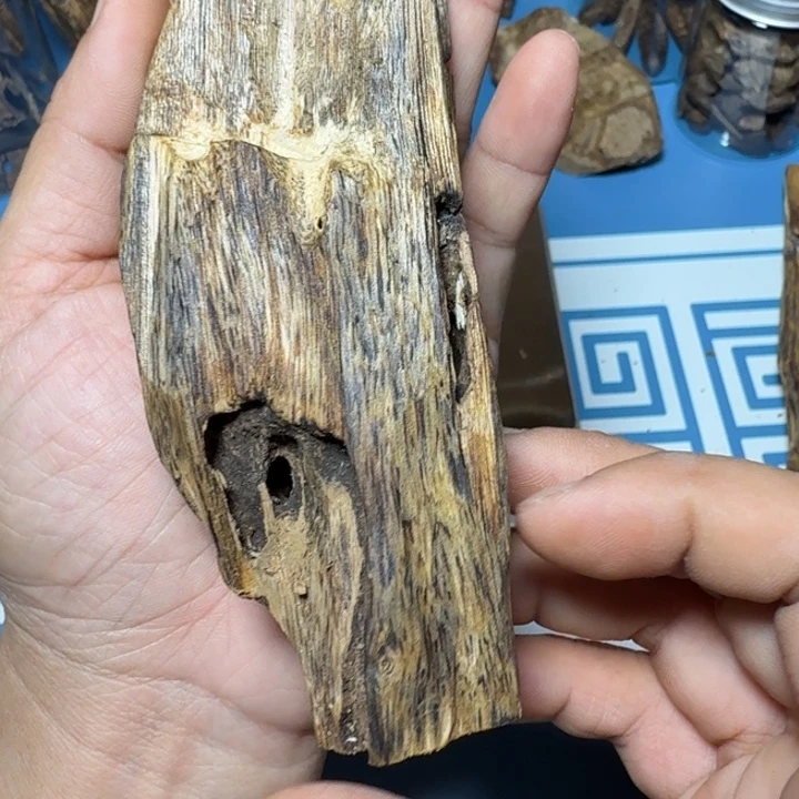 茹***夏白奇金沙叶虫漏85.8克