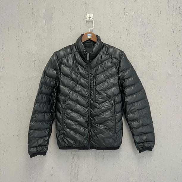 99新 Prada/普拉达 prada黑色红标机能风羽绒服m码