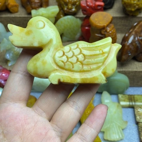 蛇纹石玉未镶嵌颈饰07