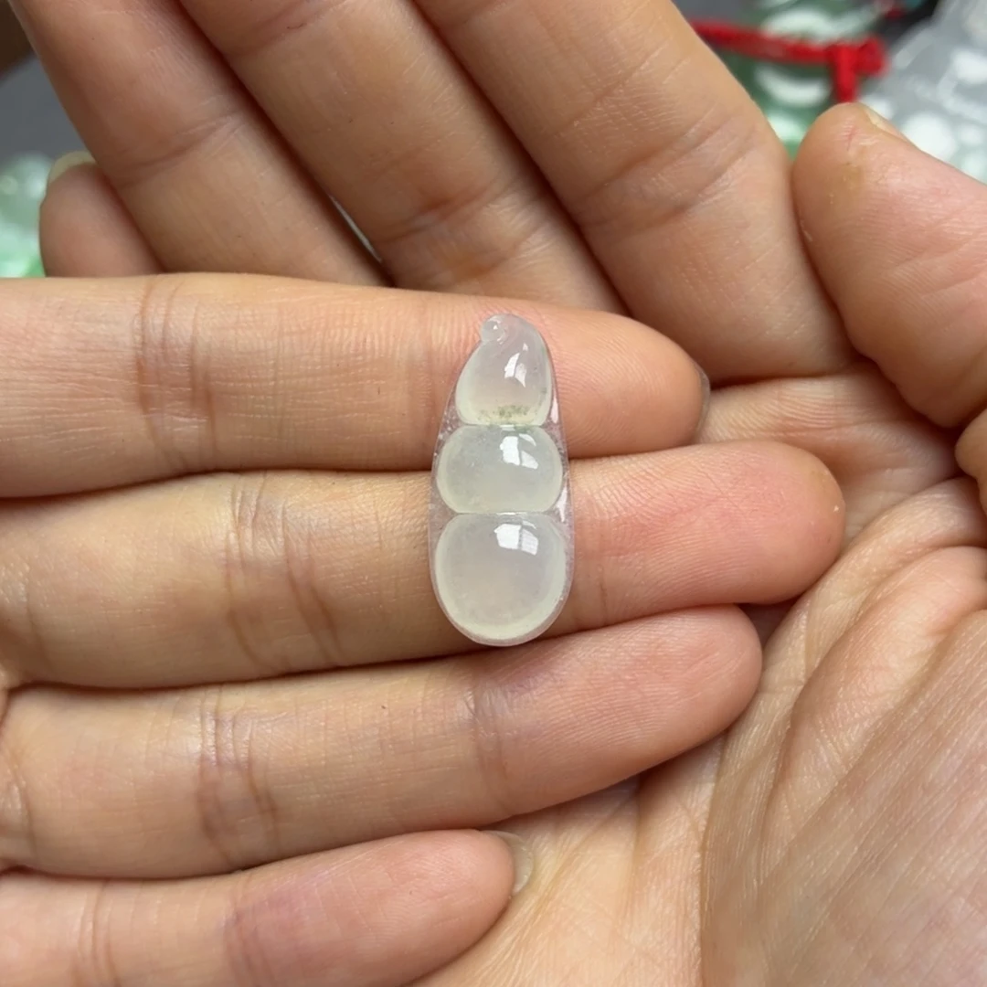 翡翠未镶嵌颈饰飘花豆