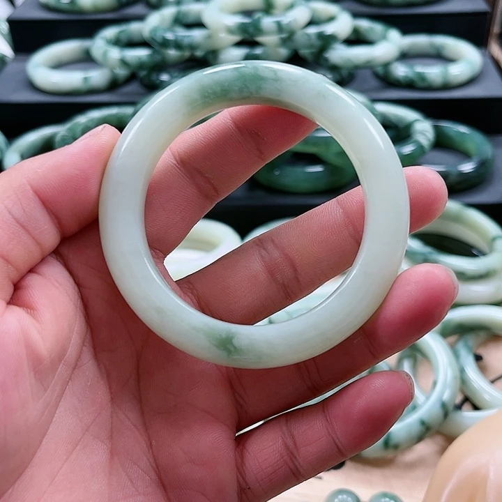 【闪购商品】透闪石-蛇纹石玉未镶嵌手镯y***o