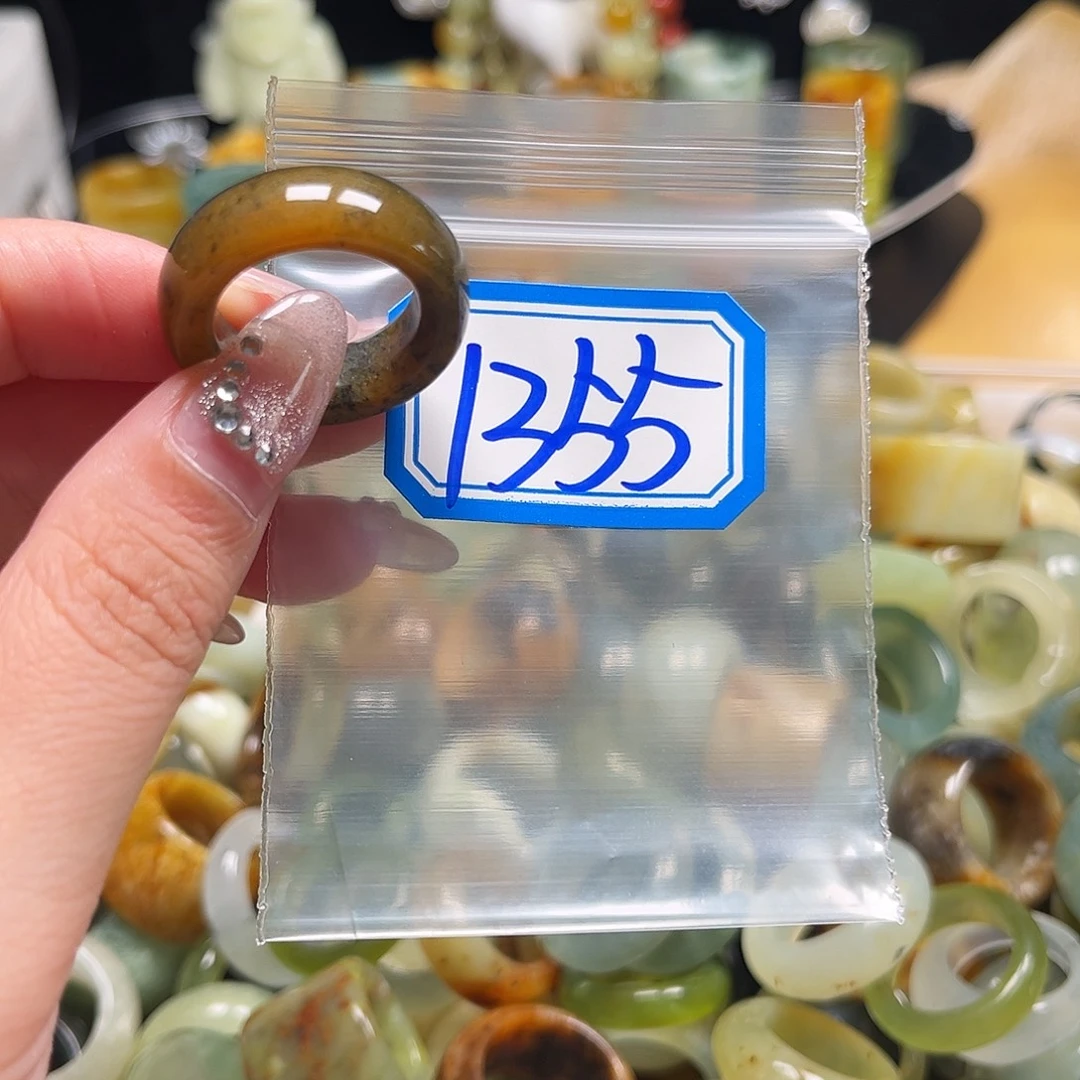 琳****蛇纹石玉未镶嵌珠宝奇石
