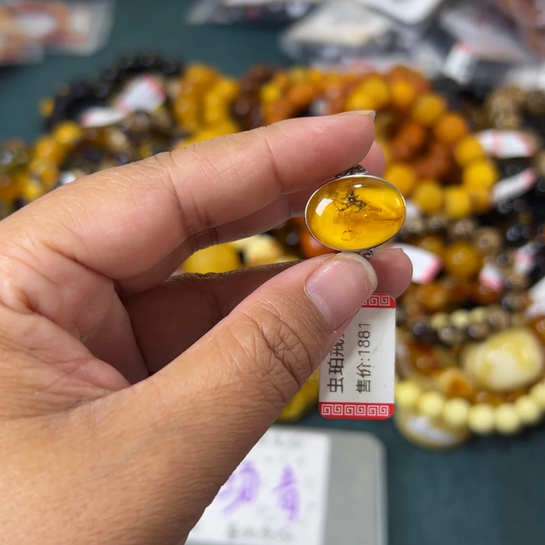 未镶嵌琥珀珠宝奇石168