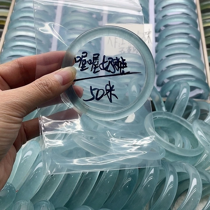喔***。石英质玉未镶嵌手镯