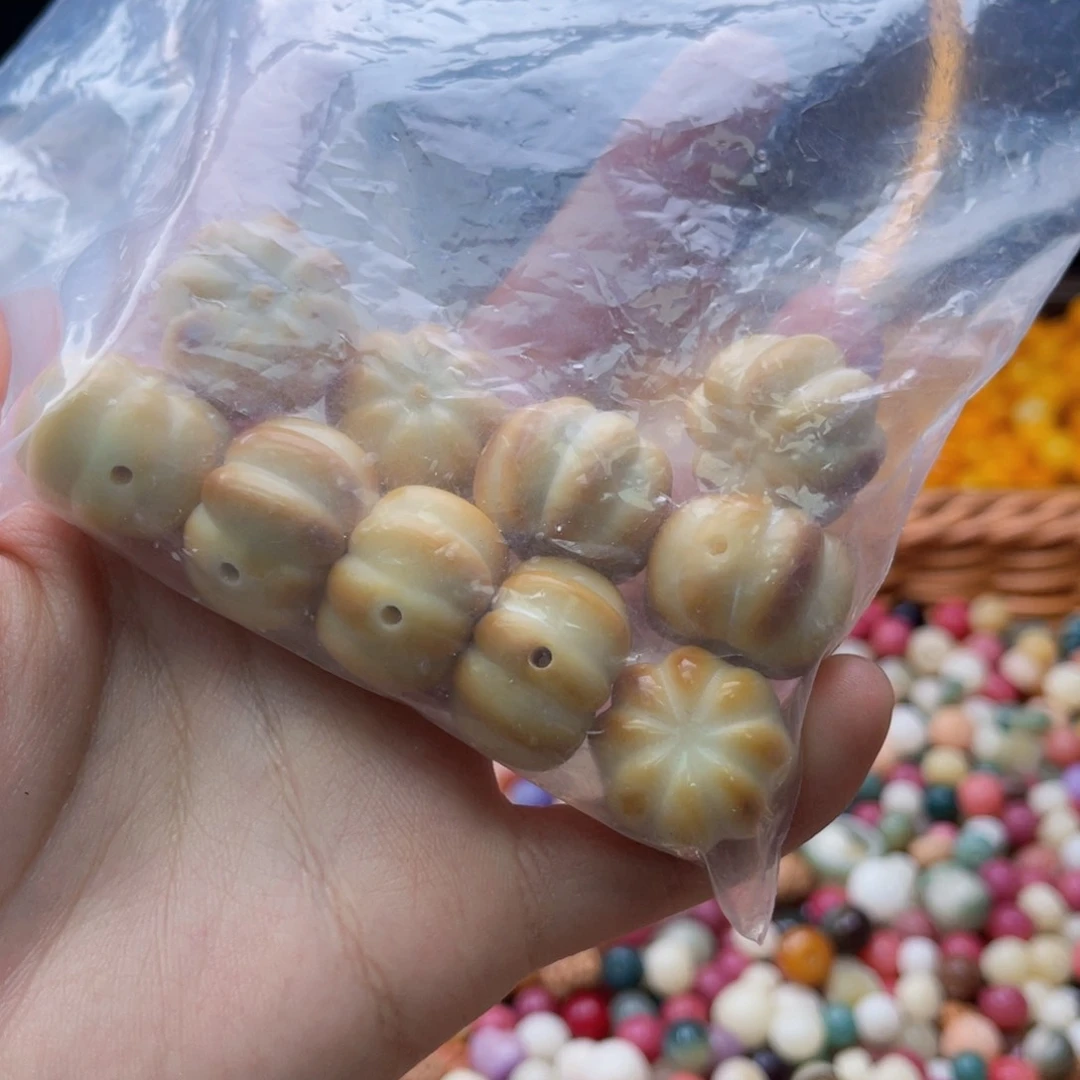 吊坠白玉菩提?****子b21+mm/10颗象牙果锅底