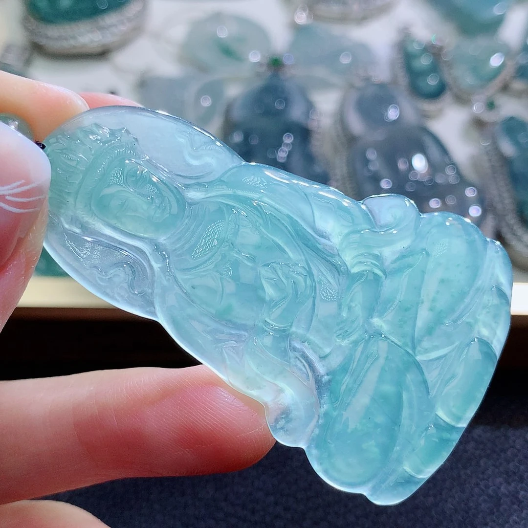 翡翠挂件未镶嵌翡翠