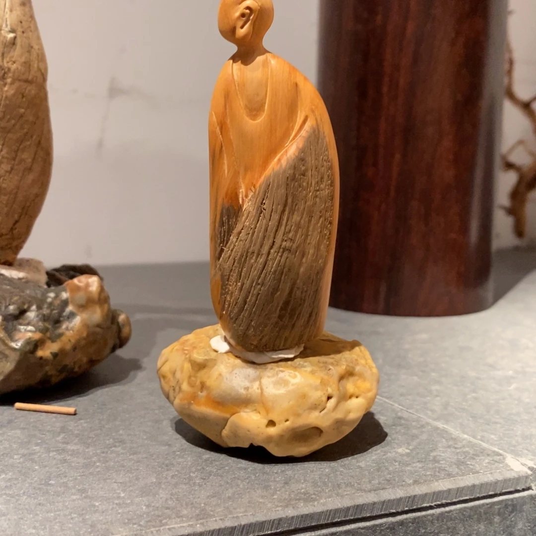 祁***圣柏木无相佛纯手工雕刻