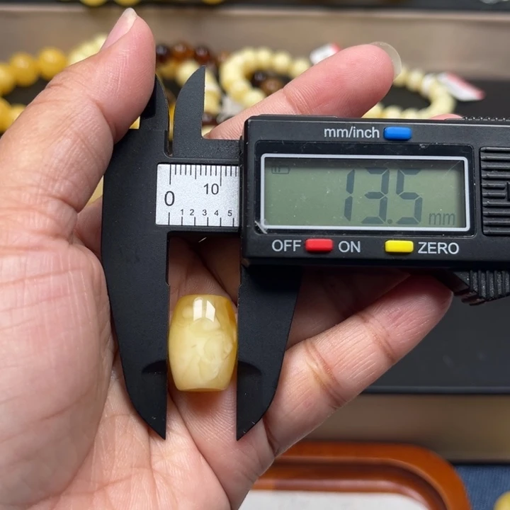 琥珀未镶嵌珠宝奇石M248号13+金白桶珠