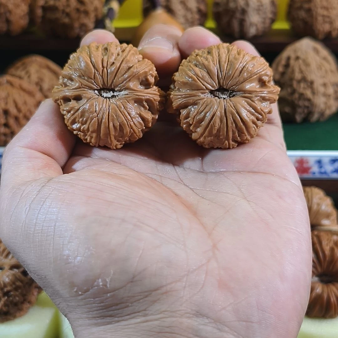 墨***隐把件文玩核桃变异闷白