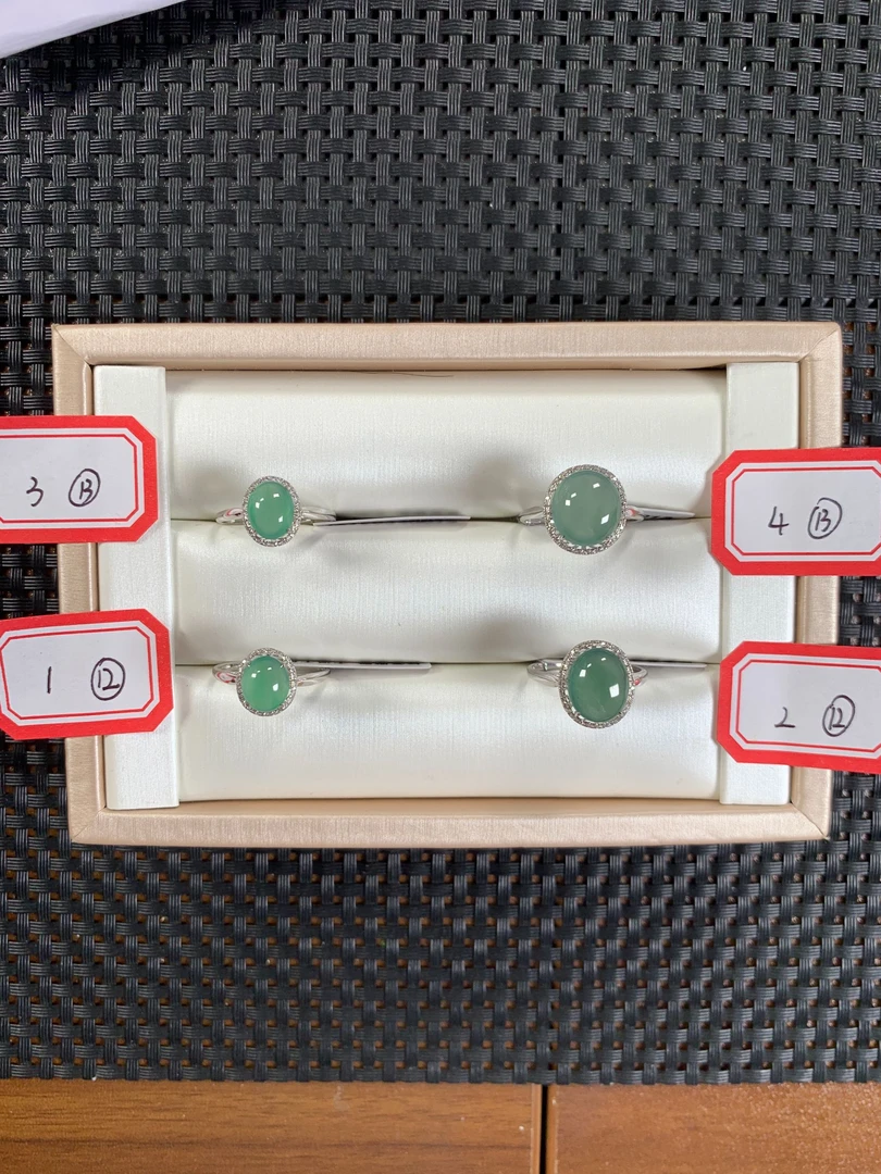 翡翠A货18K金镶嵌戒指多样性发货，发一件