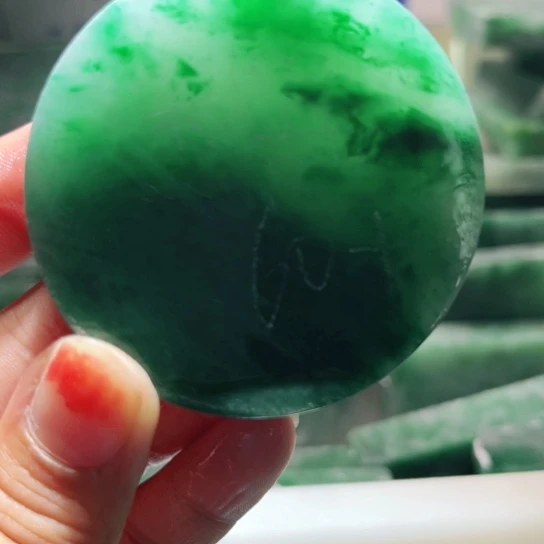 荣***࿐定制石英质玉（非洲翠）非洲翠挂件板材定制