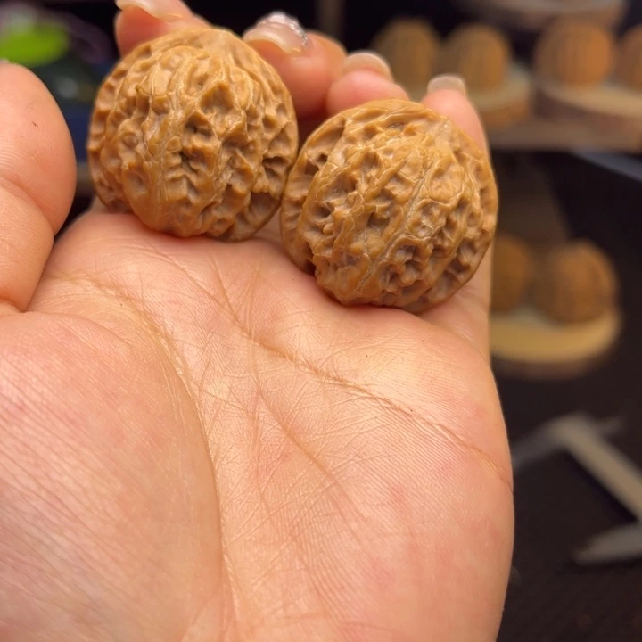 文玩核桃把件017苹果园小手捻，全品，拍下随机发