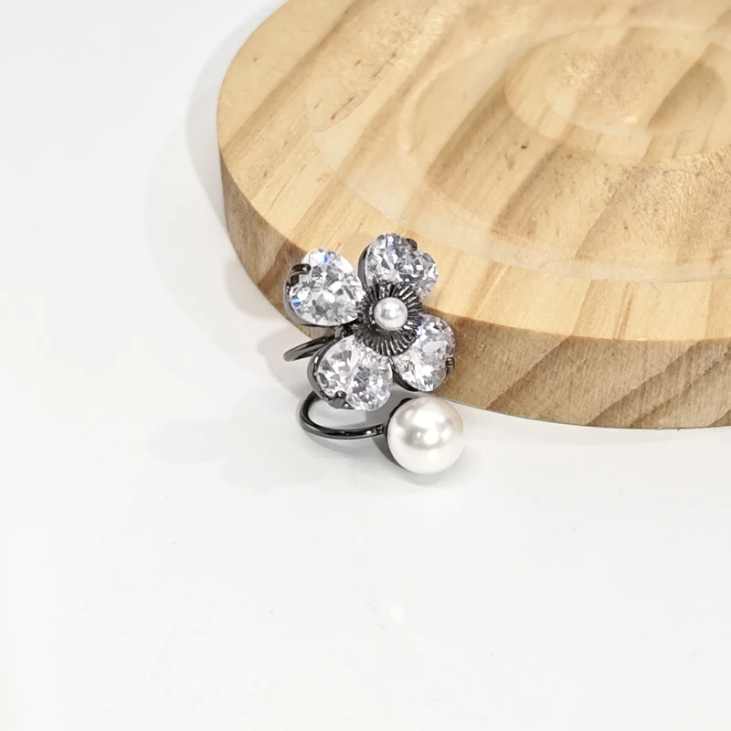 铜合金合成锆石耳饰 07189轻奢气质闪闪四花白珠单边耳夹