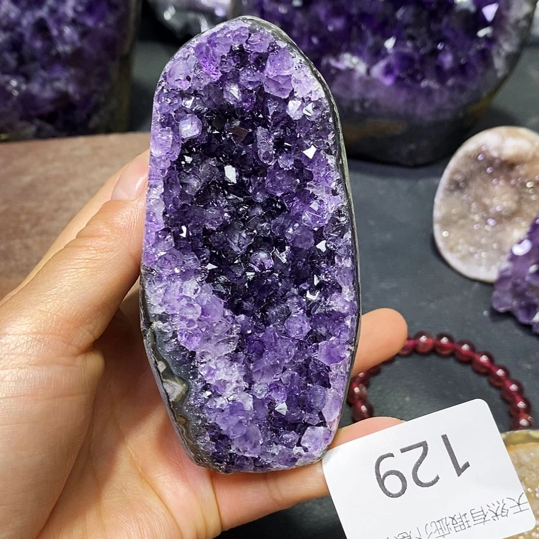 未镶嵌水晶大型摆件（非配饰）