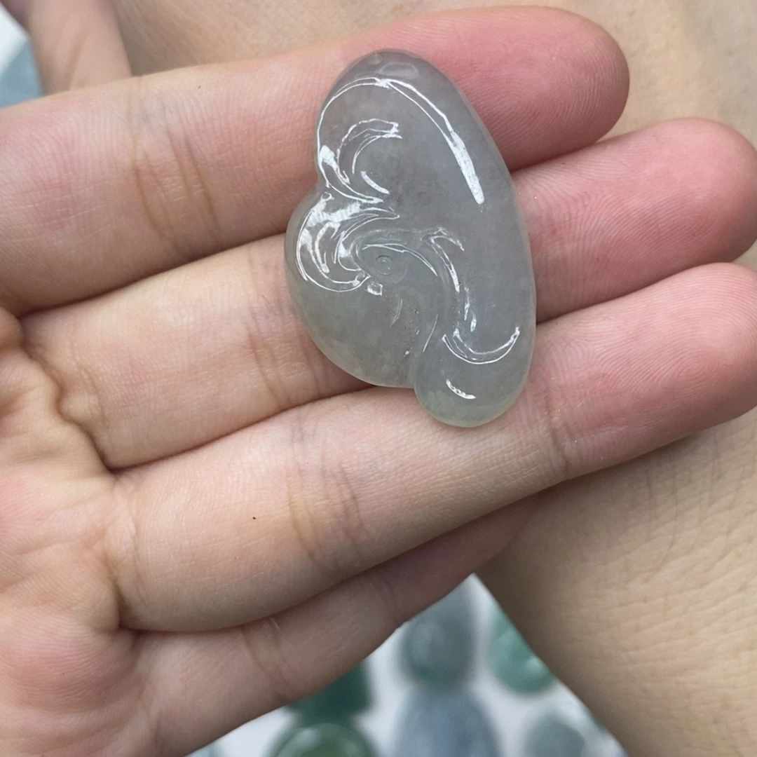 认***喵翡翠未镶嵌颈饰鱼