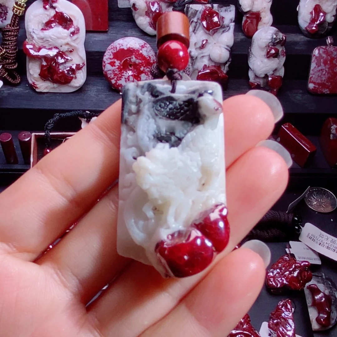 天然辰砂天然朱砂原矿吊坠