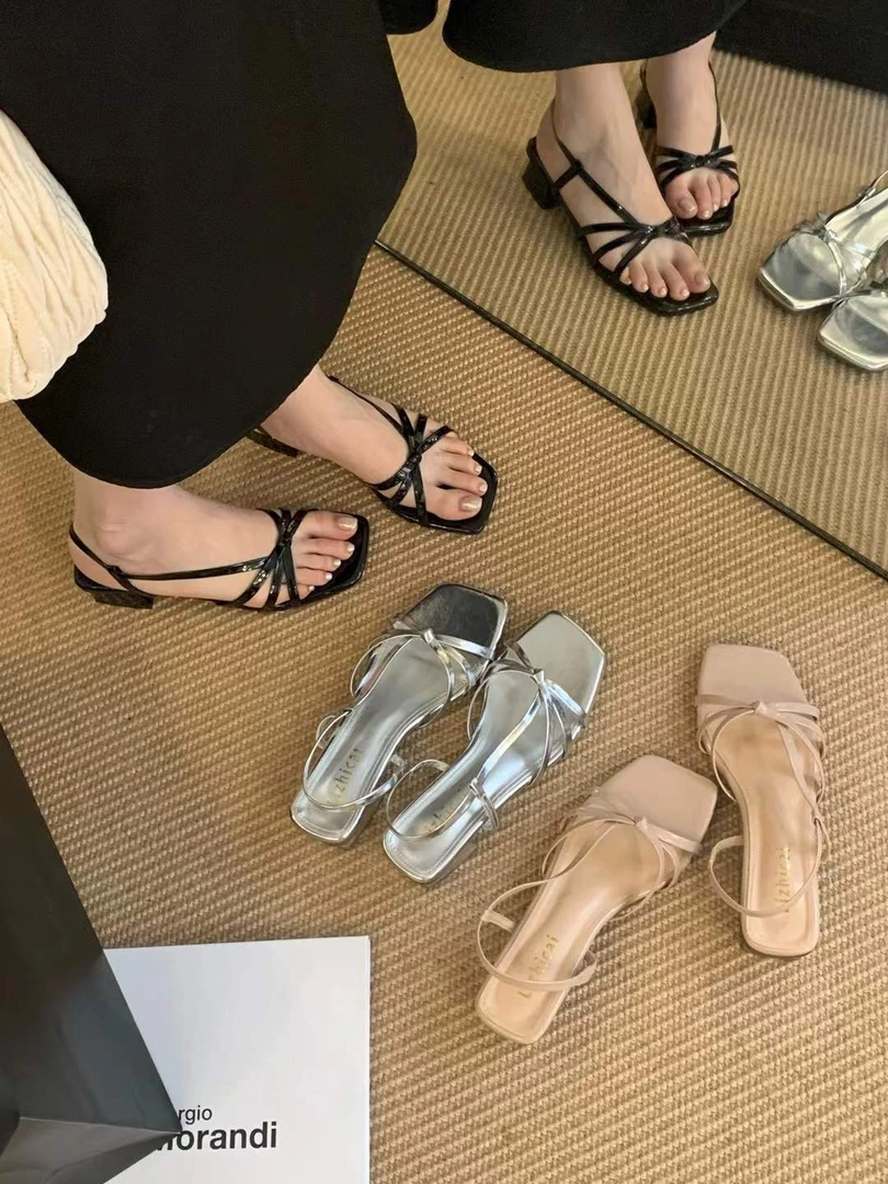 罗马凉鞋夏季2025新款粗跟银色气质凉拖鞋外穿后绑带