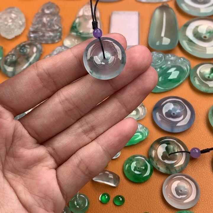 翡翠挂件未镶嵌‘Mmmmmm