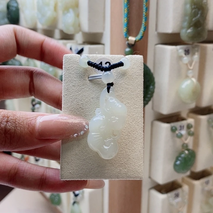 和田玉未镶嵌颈饰