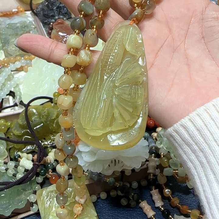 未镶嵌蛇纹石玉吊坠