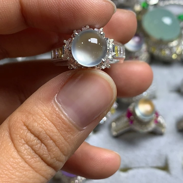 翡翠未镶嵌戒指铜托，卖裸石，需要二次镶嵌